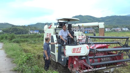 农机送检下乡 助力安全生产 ——县农业农村局农机服务行动纪实